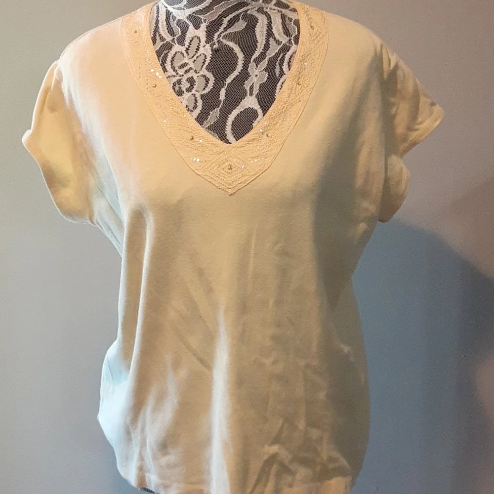 Chico's Top in Gorgeous Yellow🌼 - Picture 1 of 5